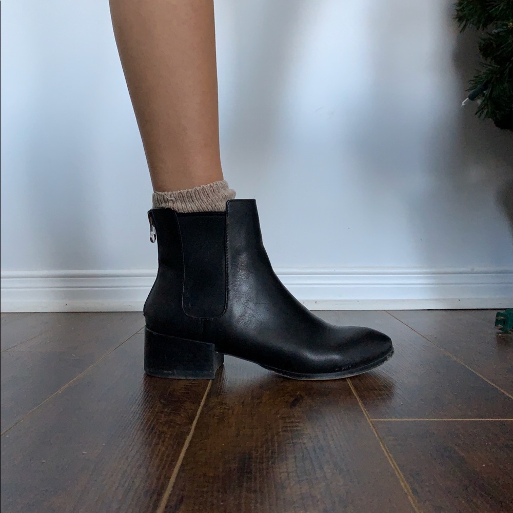 Black Steve Madden chelsea boots